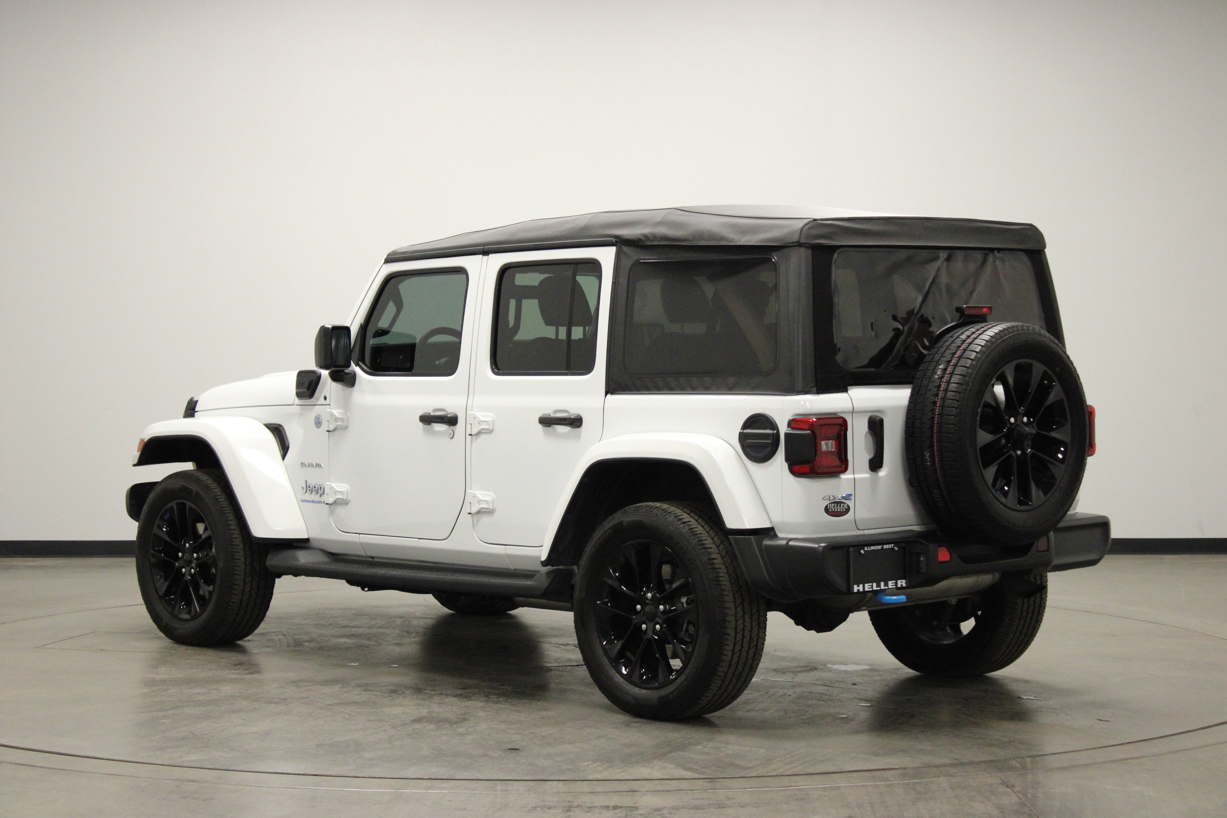 Used 2023 Jeep Wrangler Sahara image 6