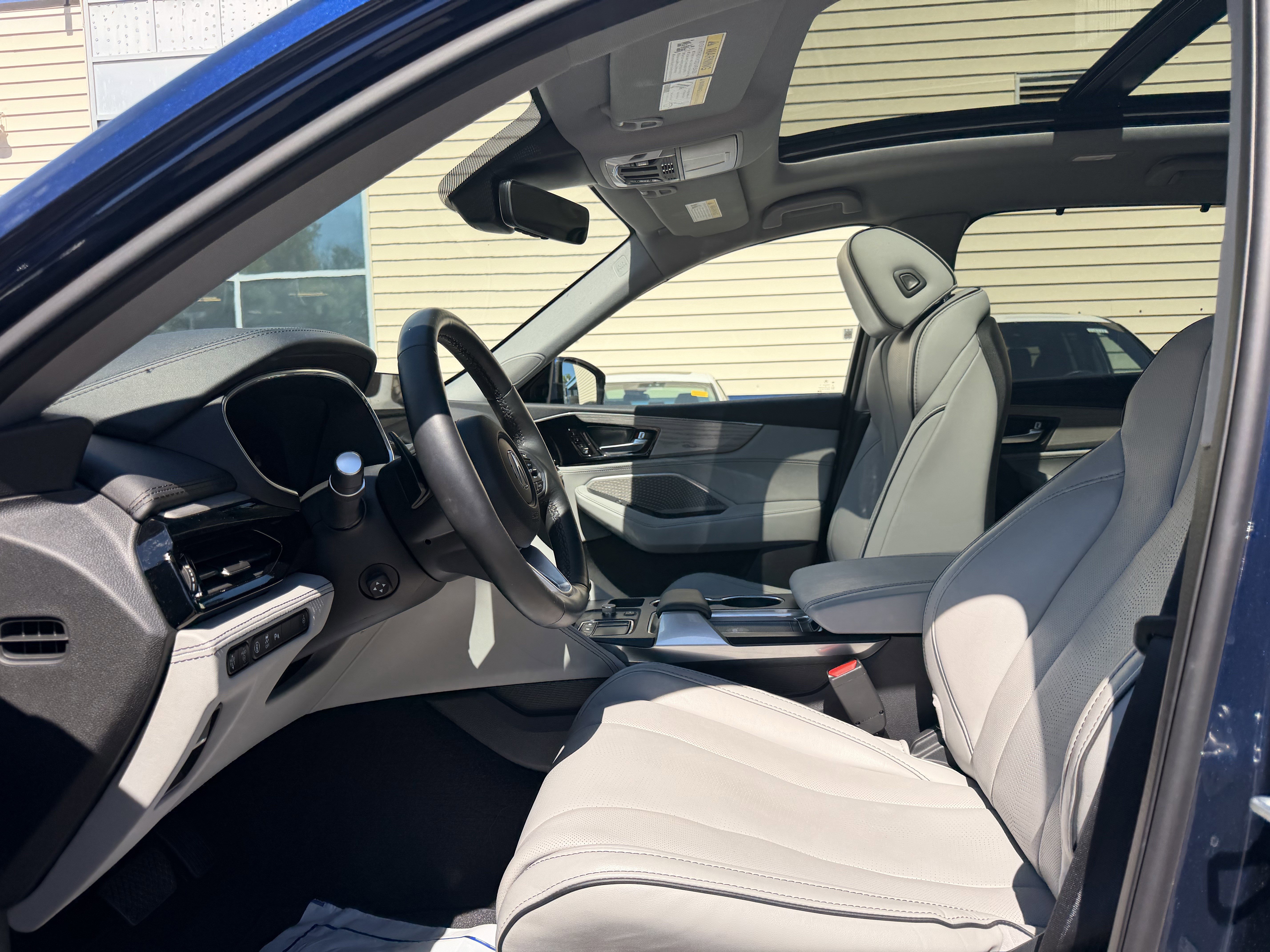 Used 2023 Acura MDX SH-AWD w/ Advance Package image 12
