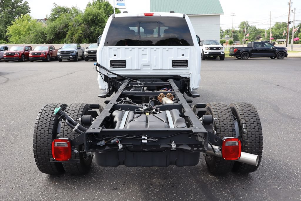 Used 2025 Ford F550 4x4 Crew Cab Super Duty image 4