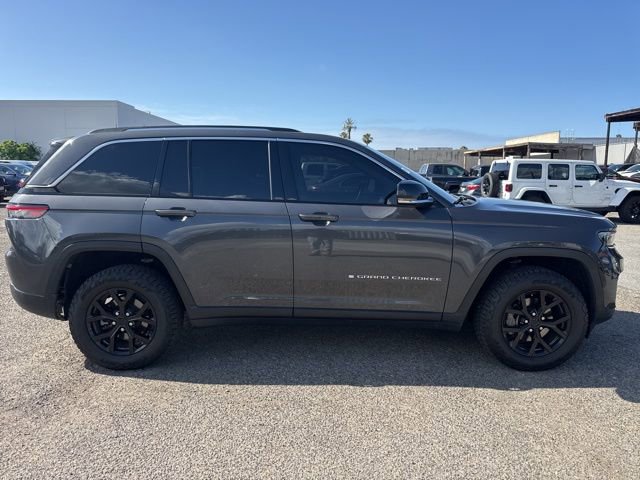 Used 2022 Jeep Grand Cherokee Limited AWD/4WD image 4