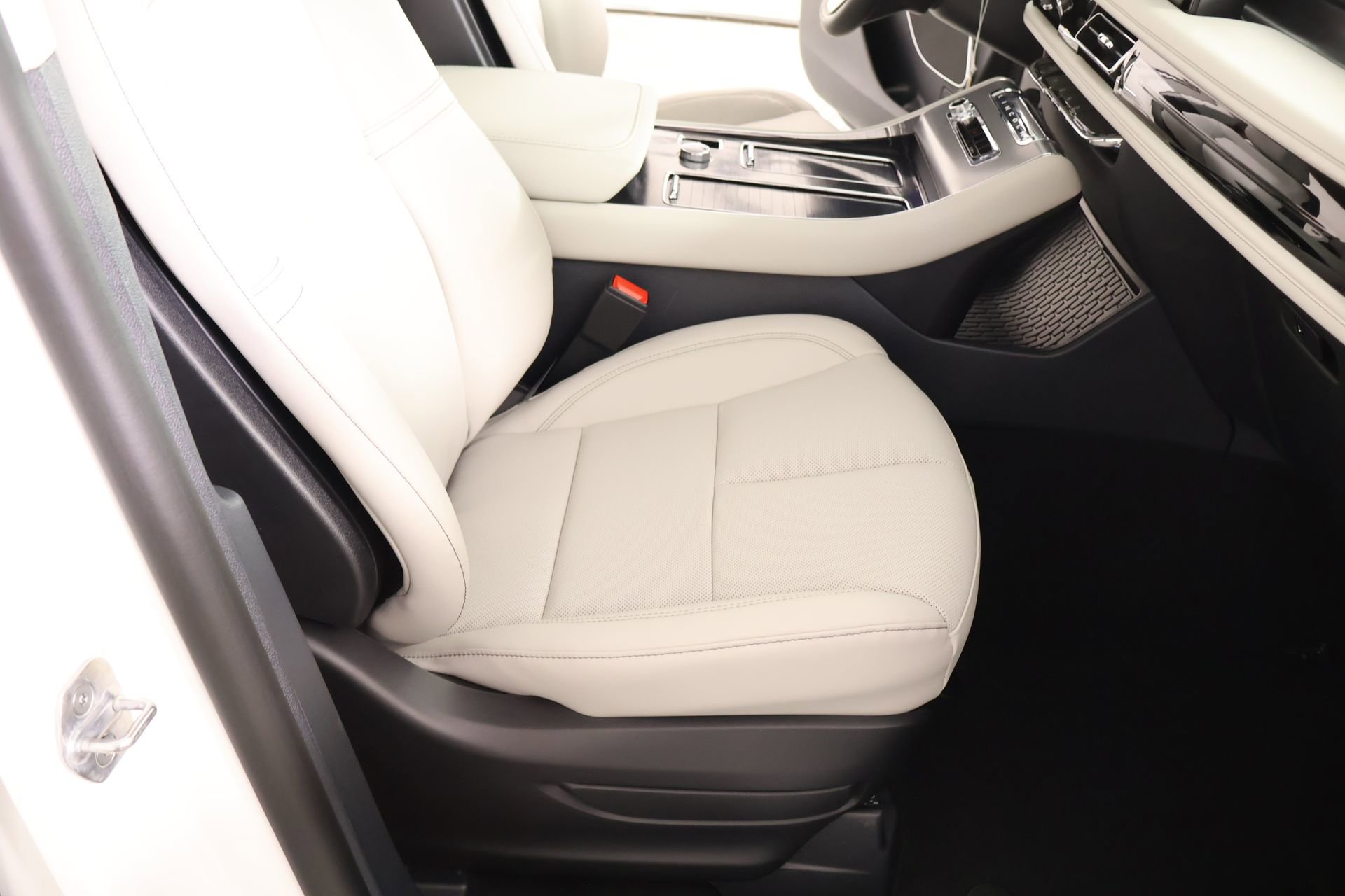 New 2026 Lincoln Aviator AWD image 14