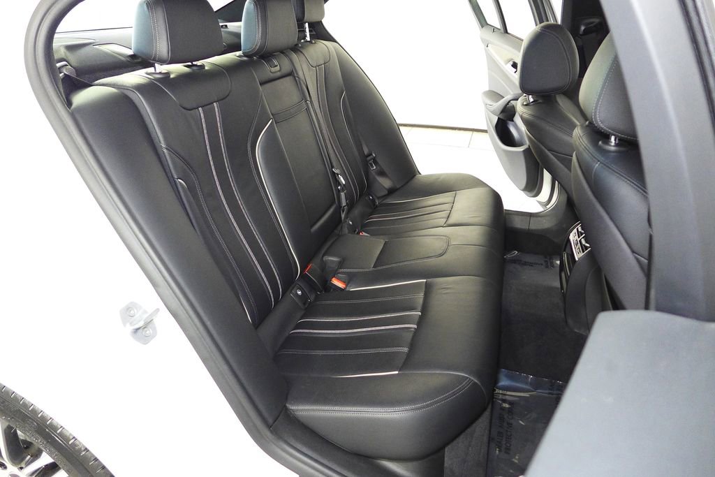 Used 2019 BMW 530e 530e iPerformance w/ M Sport Package image 20