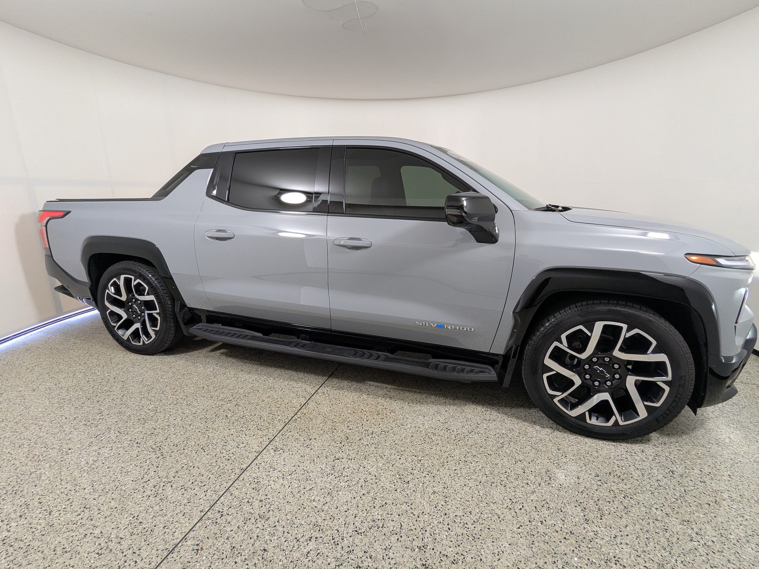 Used 2025 Chevrolet Silverado EV RST AWD/4WD image 6