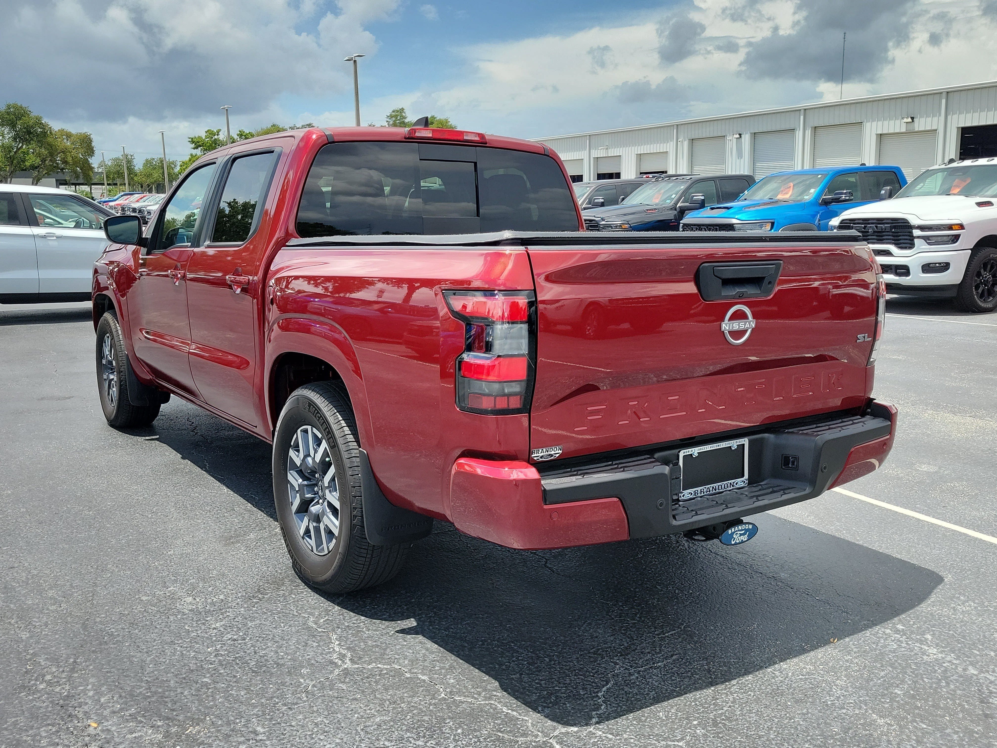 Used 2024 Nissan Frontier SL w/ Technology Package RWD image 7
