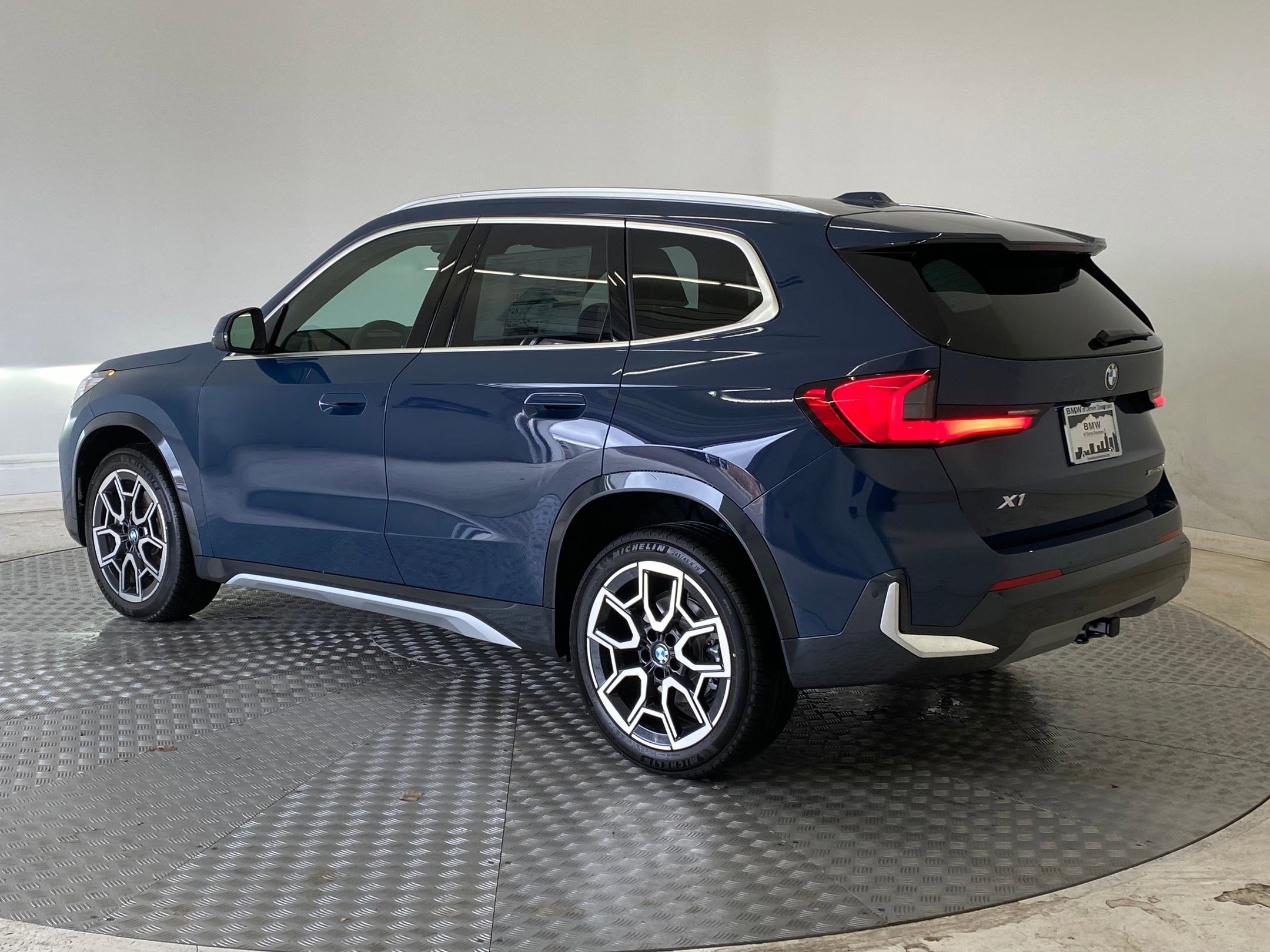 New 2026 BMW X1 xDrive28i w/ Technology Package AWD/4WD image 3