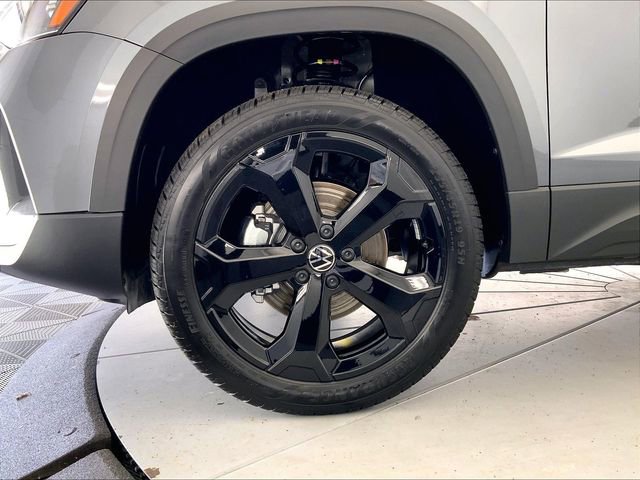 New 2026 Volkswagen Taos SEL image 12