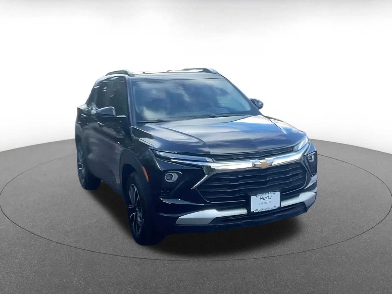 Used 2025 Chevrolet TrailBlazer LT image 3