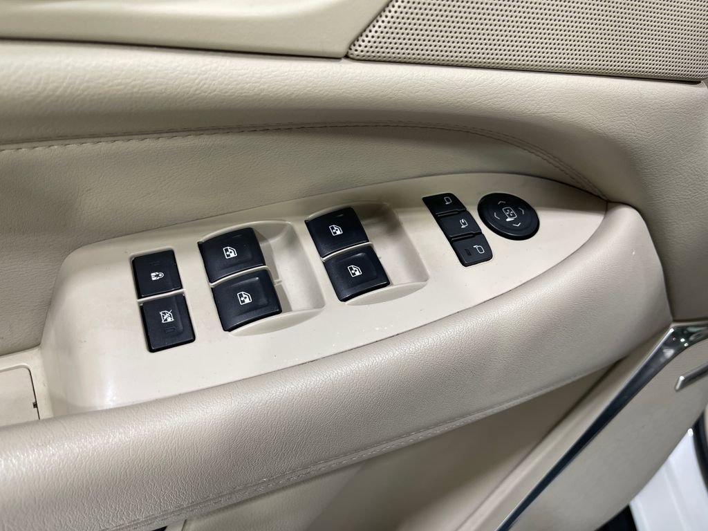 Used 2017 Cadillac Escalade ESV Luxury image 18