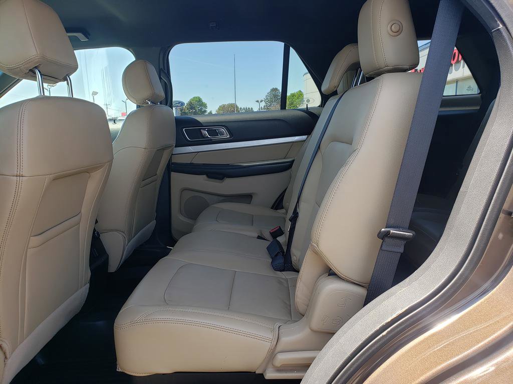 Used 2016 Ford Explorer XLT w/ Equipment Group 202A AWD/4WD image 12