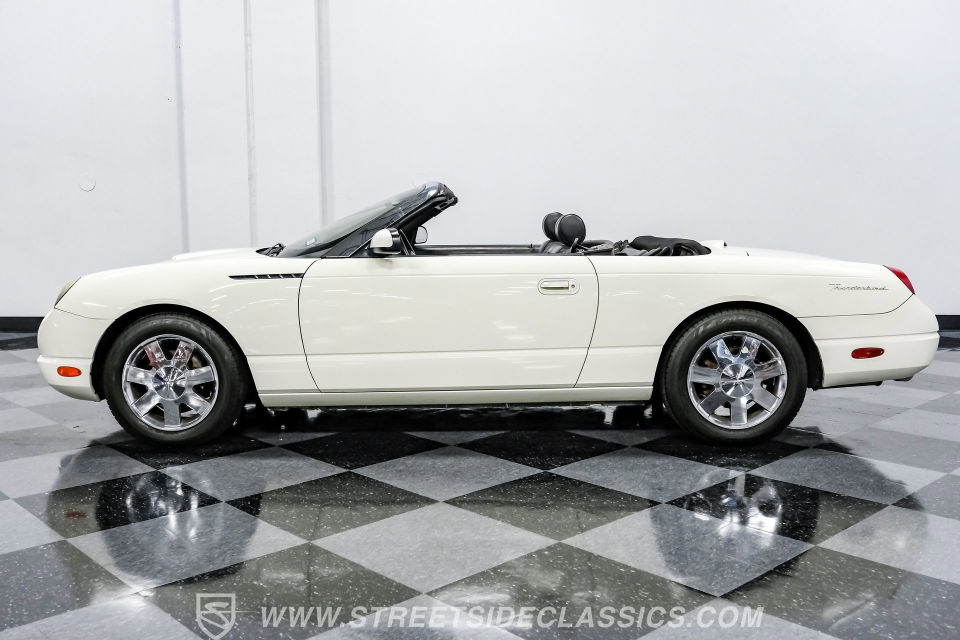 Used 2002 Ford Thunderbird image 2