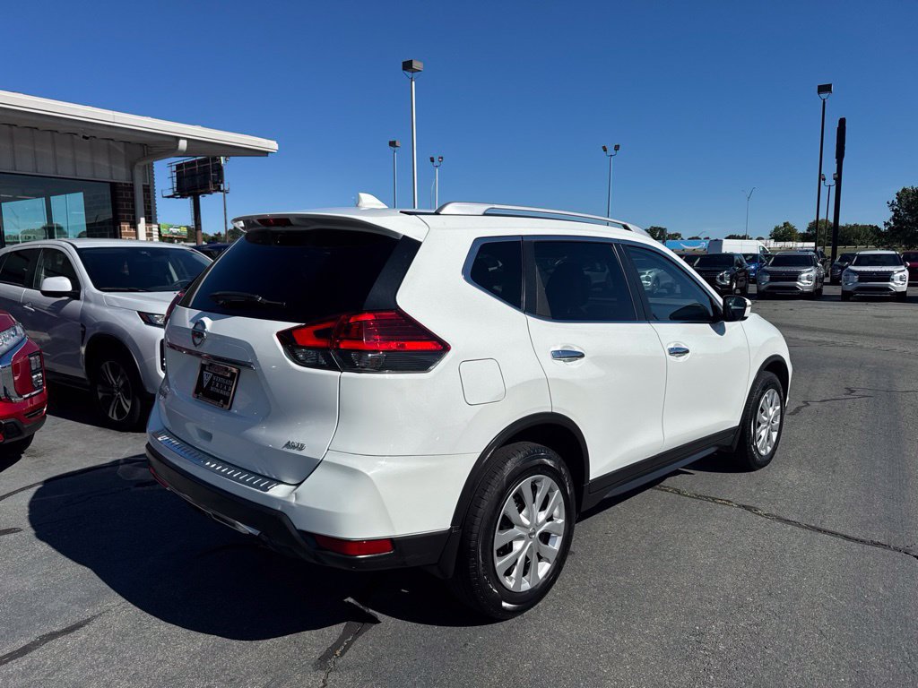Used 2017 Nissan Rogue S w/ S Appearance Package AWD/4WD image 4