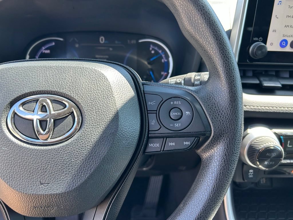 Used 2025 Toyota RAV4 XLE AWD/4WD image 12