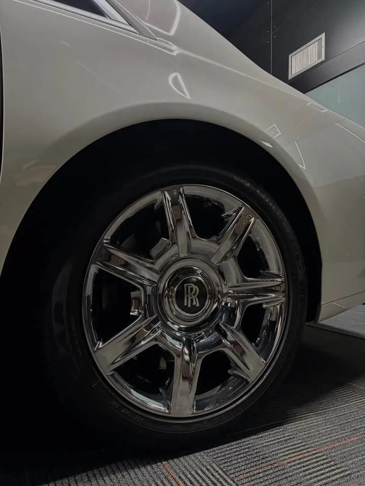 Used 2012 Rolls-Royce Ghost Extended Wheelbase RWD image 6
