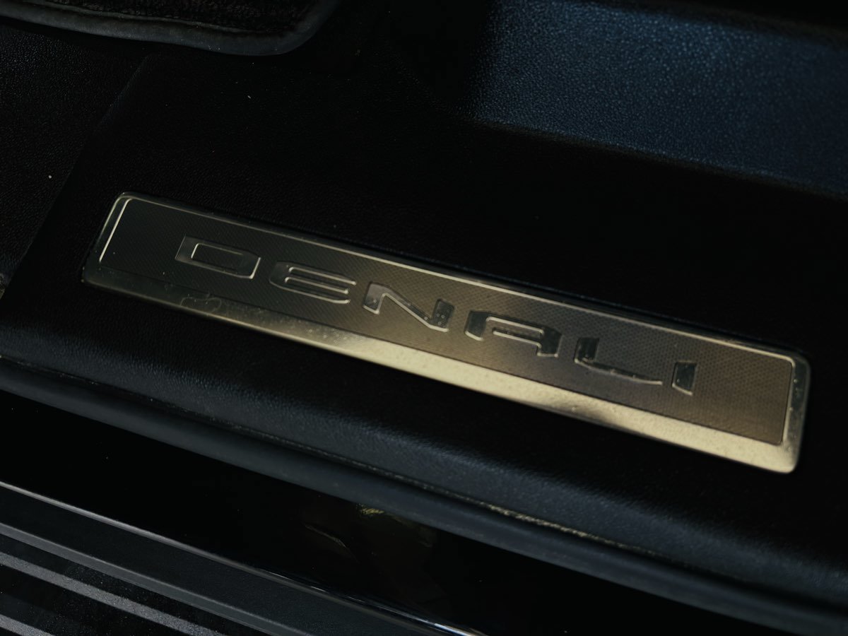 Used 2023 GMC Yukon Denali Ultimate AWD/4WD image 26
