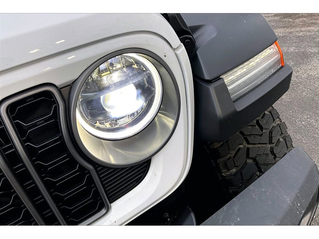 Used 2025 Jeep Gladiator Mojave w/ Safety Group image 32