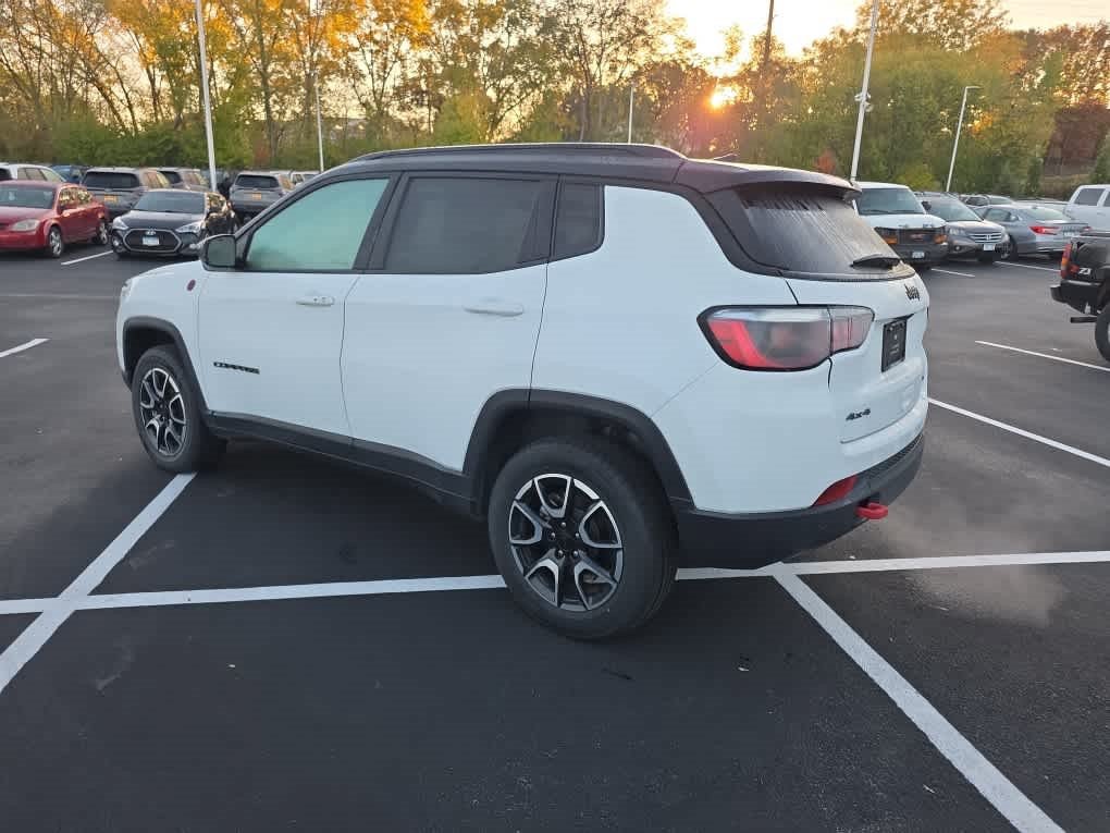Used 2024 Jeep Compass Trailhawk AWD/4WD image 4