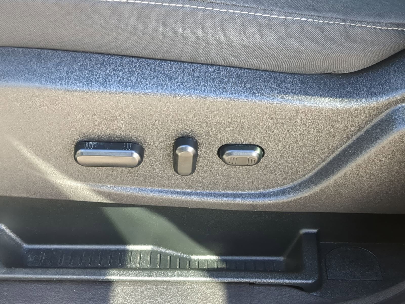 Used 2019 Ford Escape SE image 20