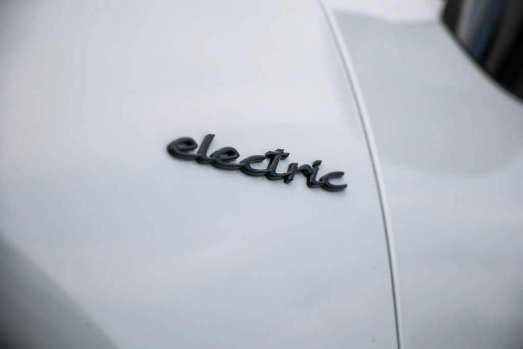 New 2026 Porsche Cayenne Electric AWD/4WD image 48