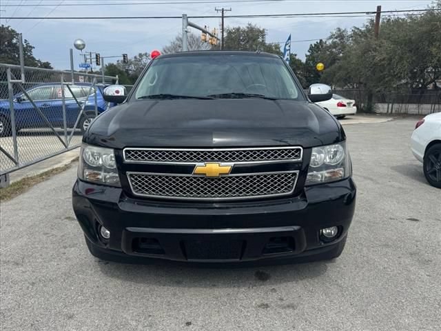 Used 2014 Chevrolet Suburban LTZ RWD image 3