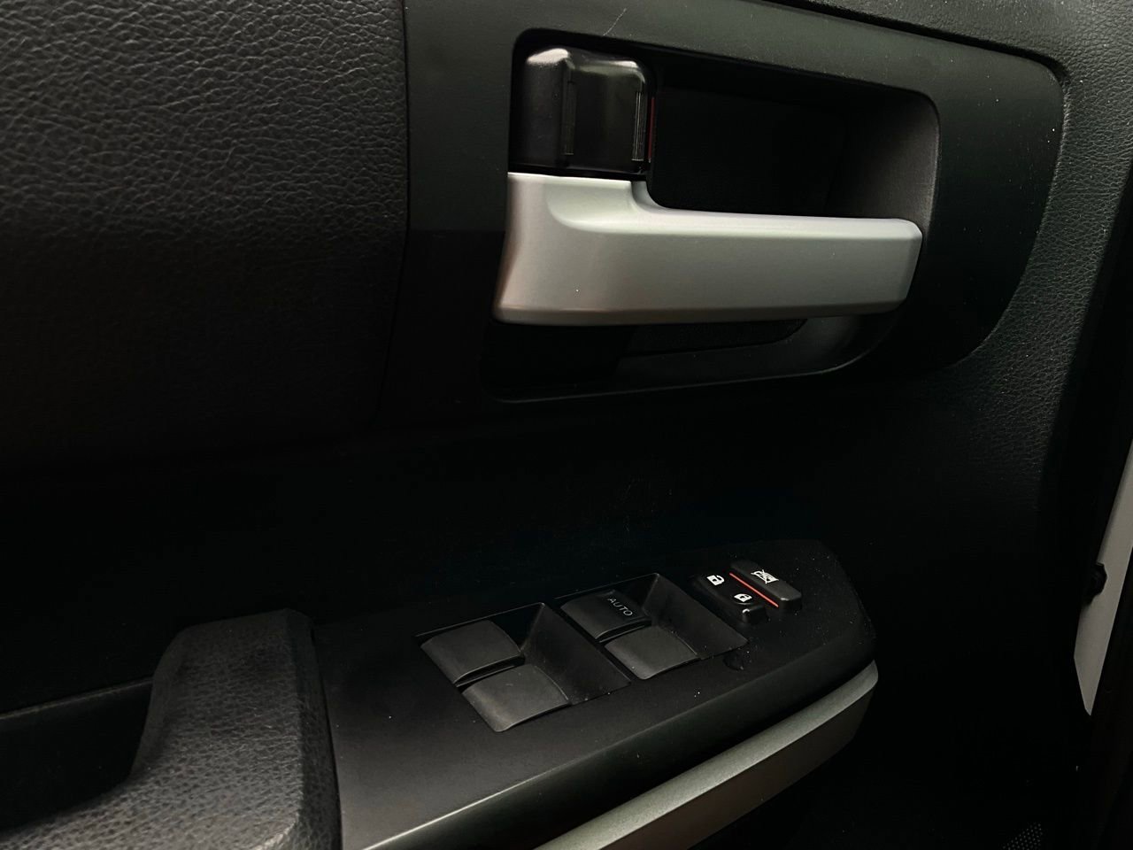 Used 2017 Toyota Tundra SR5 image 20