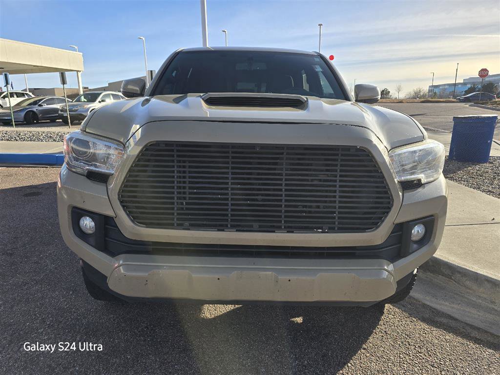 Used 2016 Toyota Tacoma TRD Sport image 7