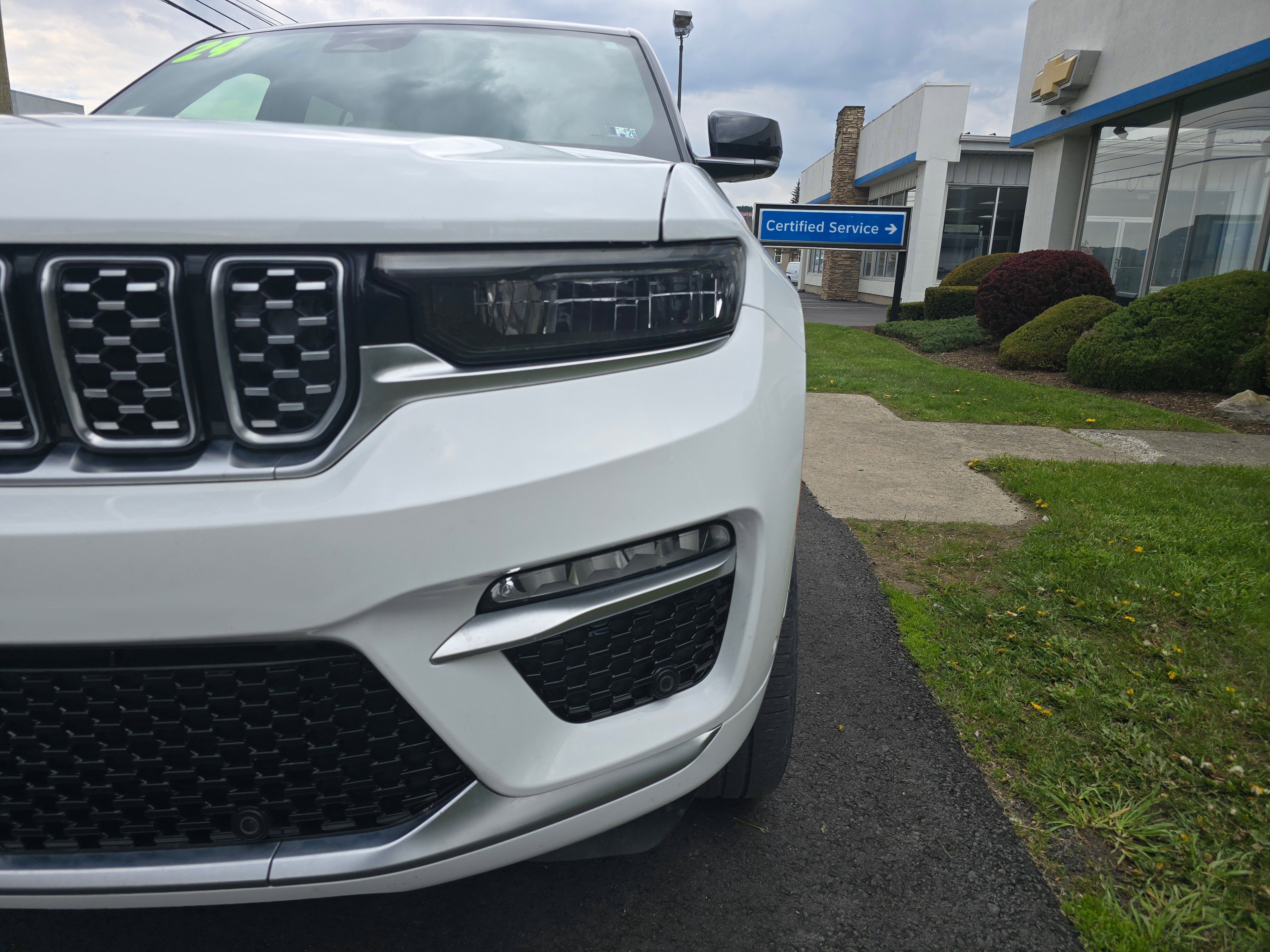 Used 2024 Jeep Grand Cherokee Summit w/ Adv Protech Group IV AWD/4WD image 10