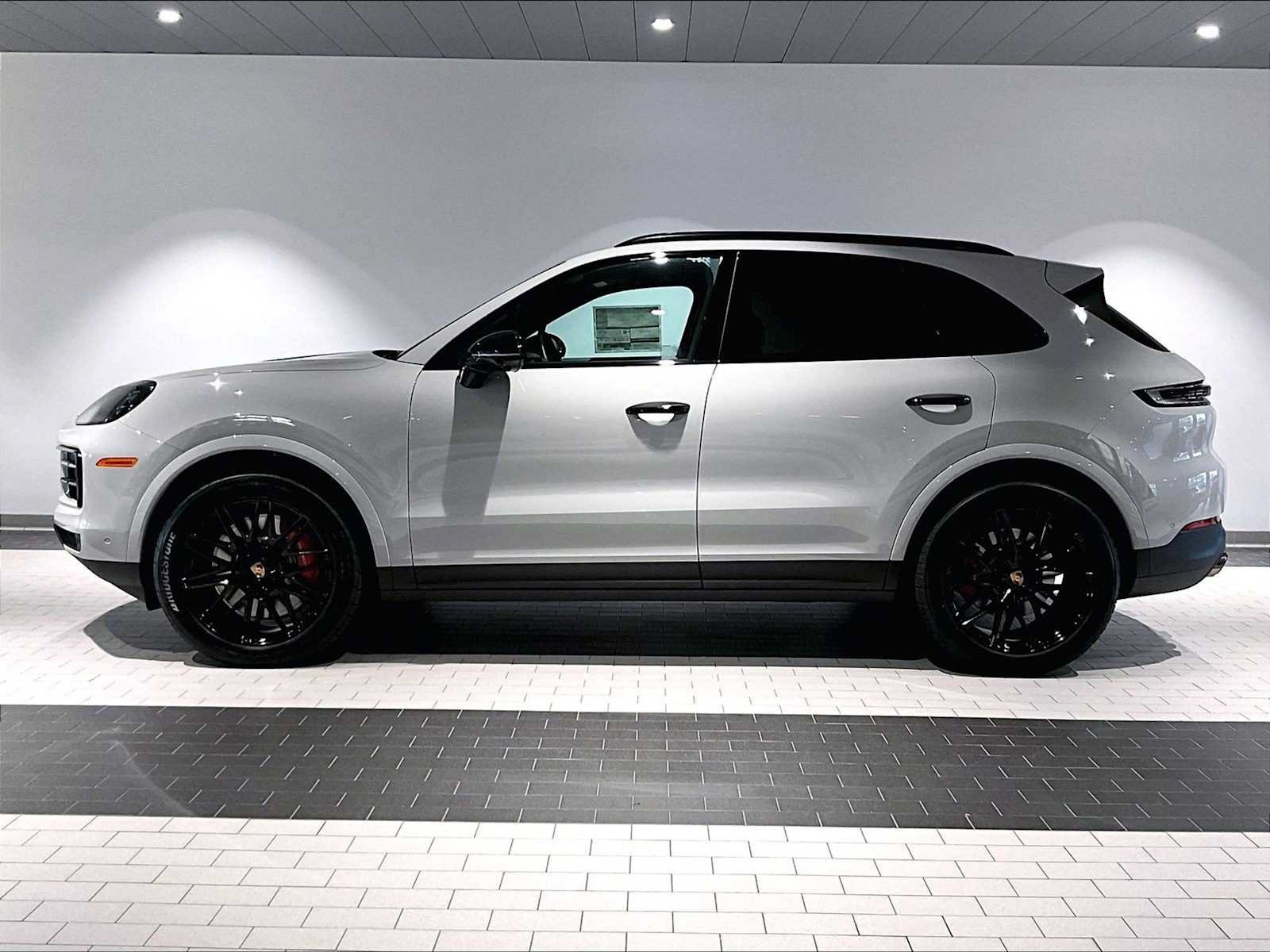 New 2026 Porsche Cayenne S AWD/4WD image 2