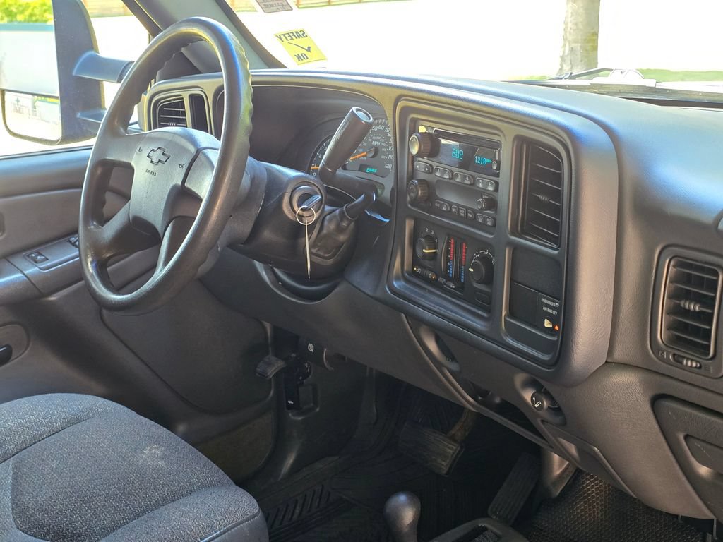 Used 2004 Chevrolet Silverado 1500 W/T w/ Light Duty Power Package AWD/4WD image 11