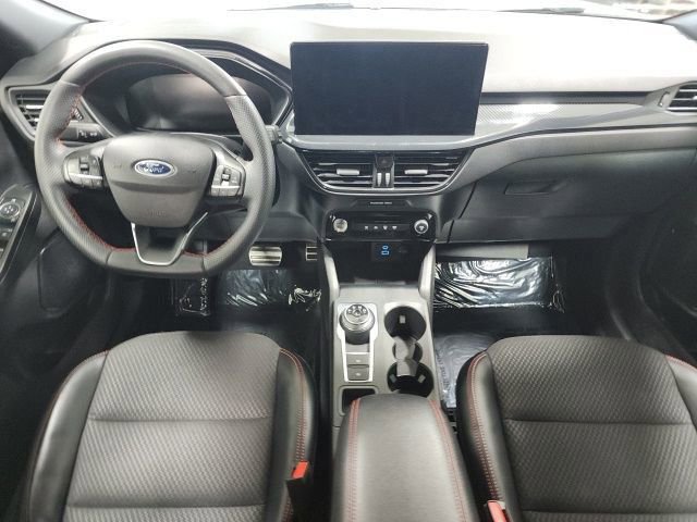 Used 2023 Ford Escape ST-Line w/ Tech Pack #1 AWD/4WD image 2
