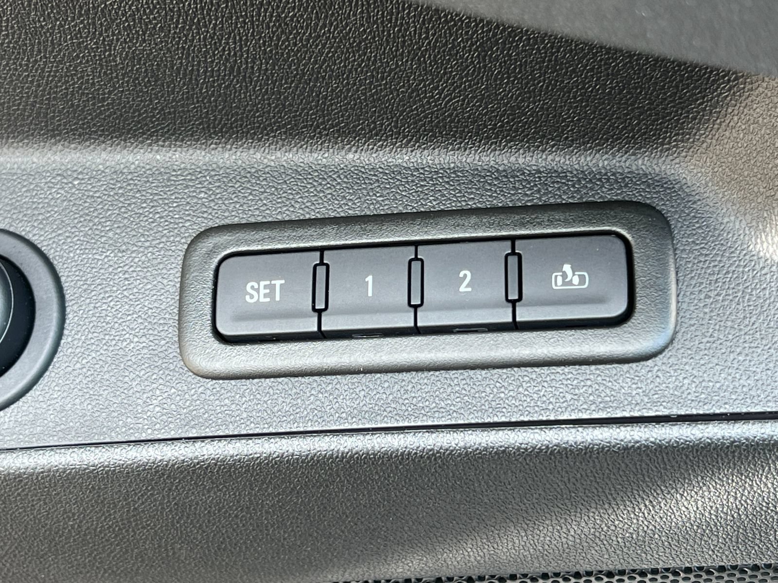Certified 2024 Chevrolet Equinox Premier FWD image 20