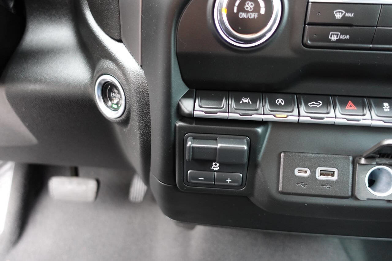 Used 2023 Chevrolet Silverado 1500 Custom image 44