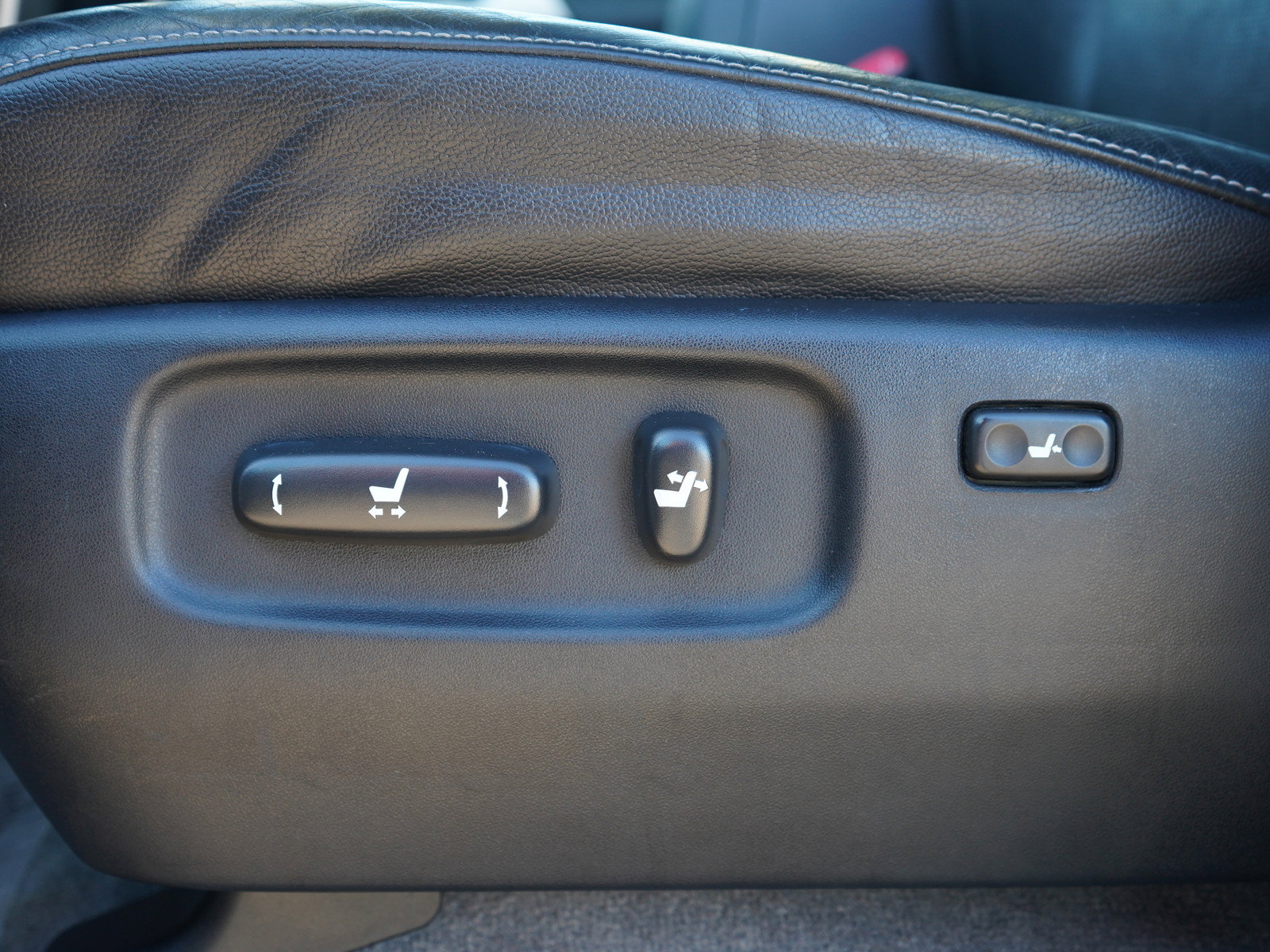 Used 2015 Toyota Land Cruiser AWD/4WD image 30