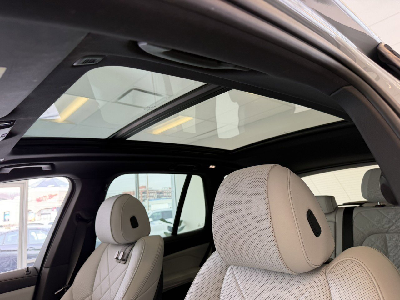 Used 2024 BMW X5 xDrive40i w/ M Sport Package image 31