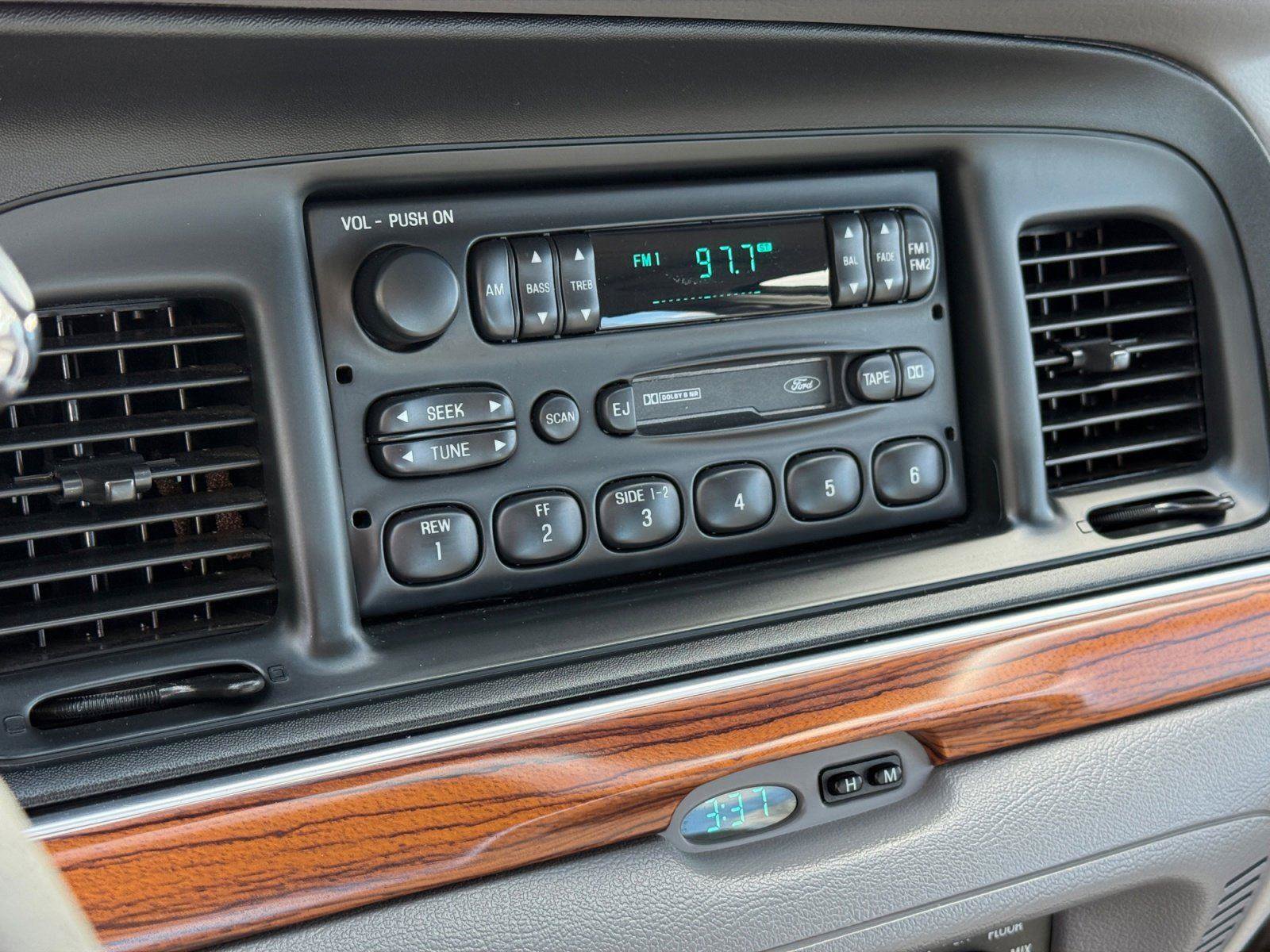 Used 1997 Ford Crown Victoria image 22