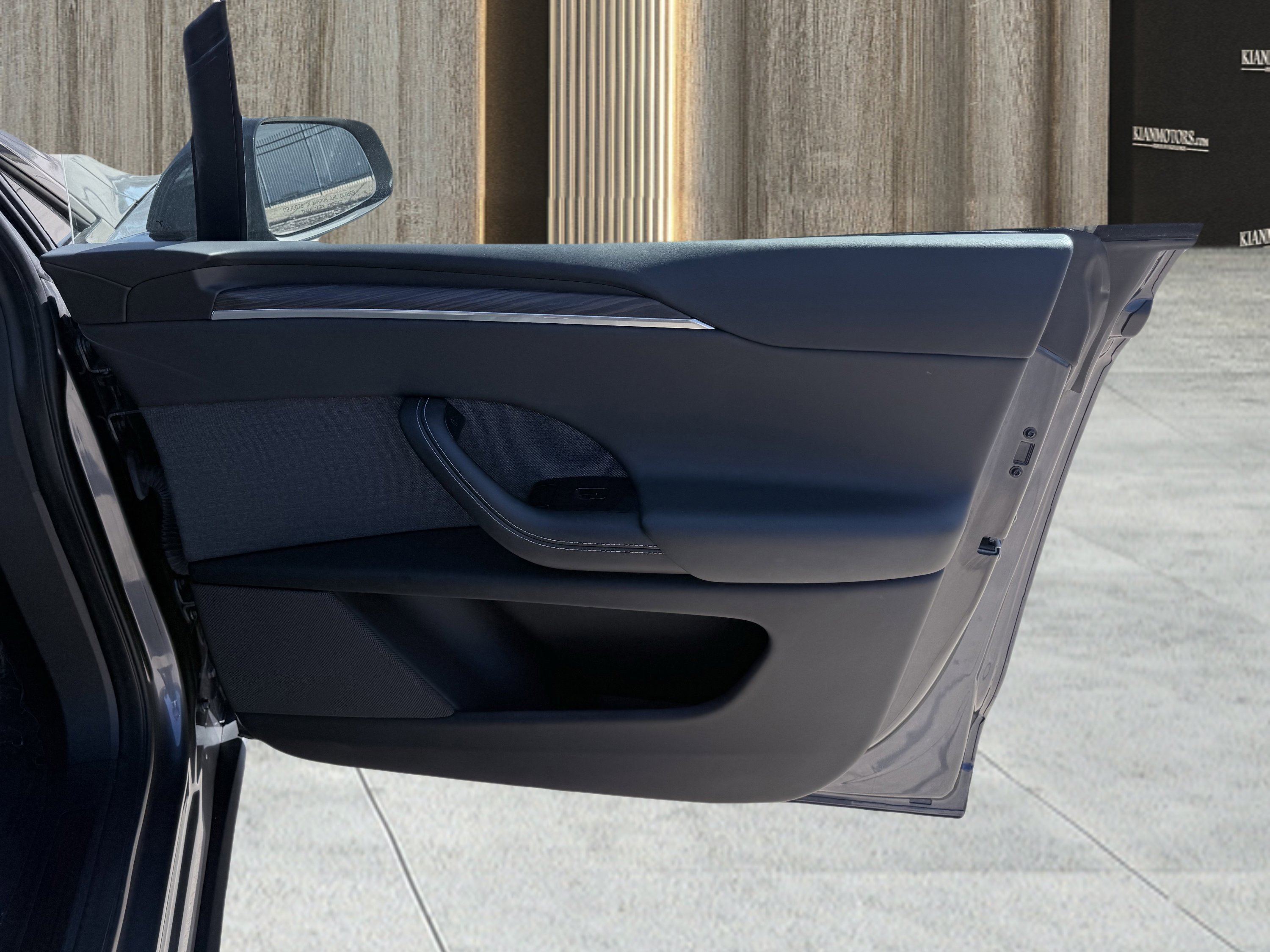 Used 2023 Tesla Model X image 43