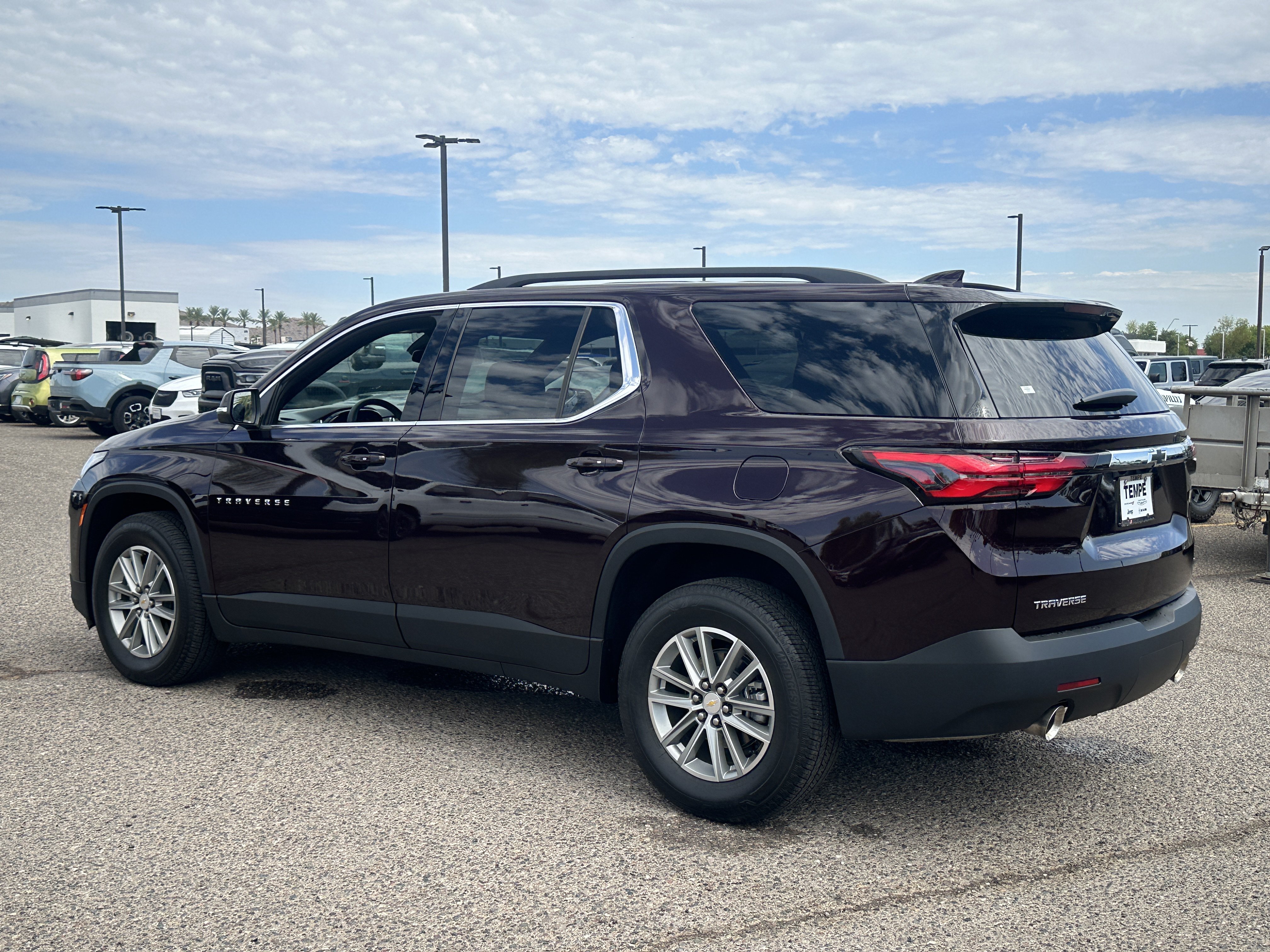 Used 2023 Chevrolet Traverse LT FWD image 4