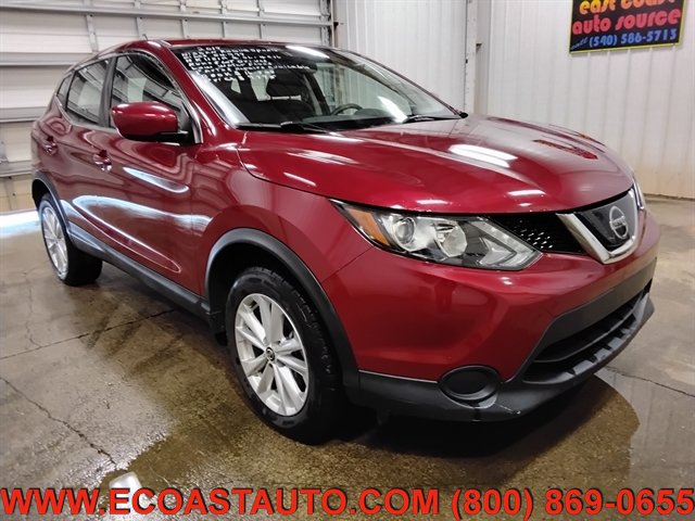 Used 2019 Nissan Rogue Sport S w/ Appearance Package FWD image 1