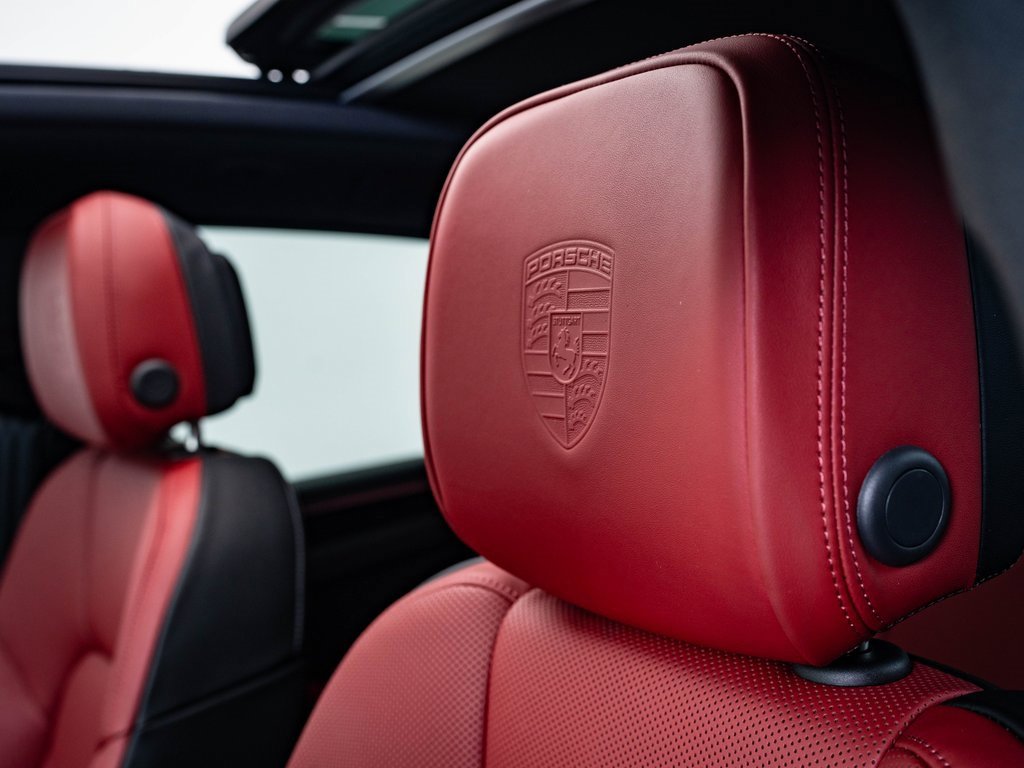 Certified 2025 Porsche Macan image 20