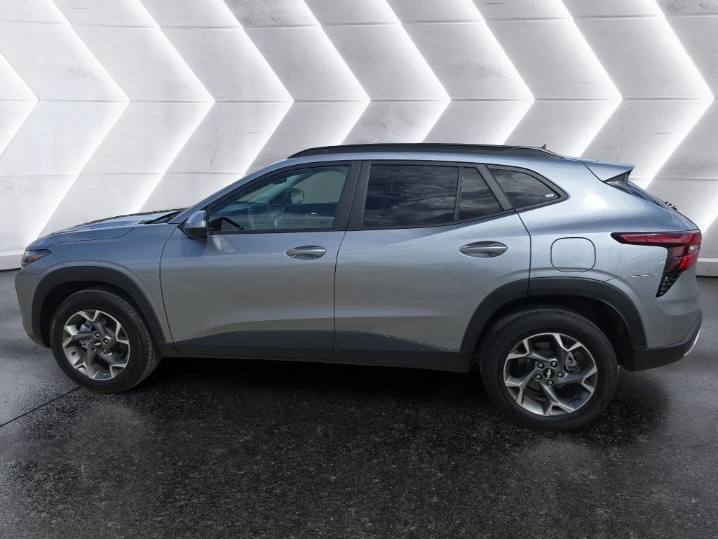 Used 2025 Chevrolet Trax LT image 8