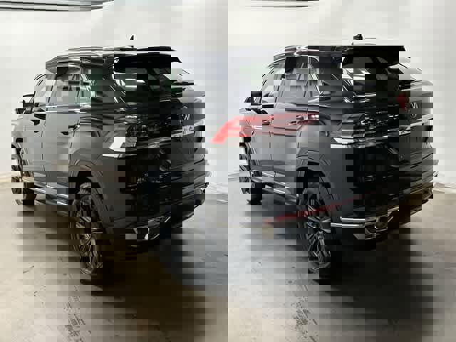 Certified 2022 Volkswagen Atlas Cross Sport SEL R-Line image 34