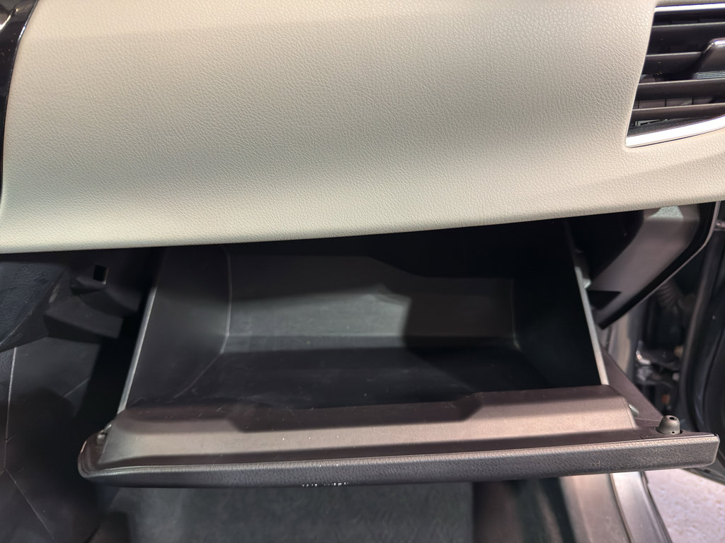 Used 2015 Toyota Corolla LE image 24