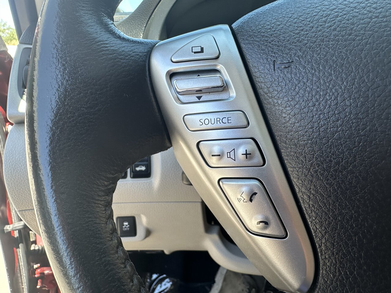 Used 2015 Nissan Sentra SL w/ SL Premium Package FWD image 31