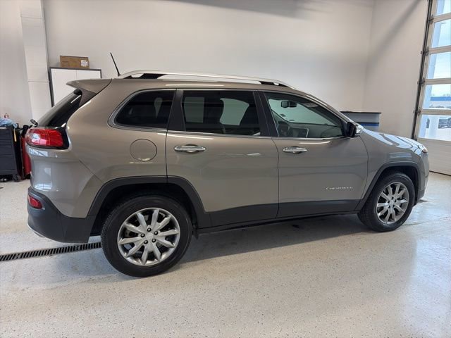 Used 2018 Jeep Cherokee Limited w/ Luxury Group image 8