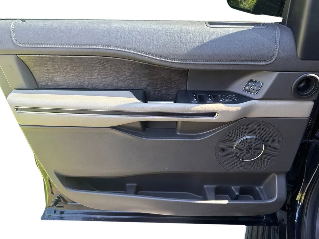 Used 2021 Ford Expedition Limited AWD/4WD image 12