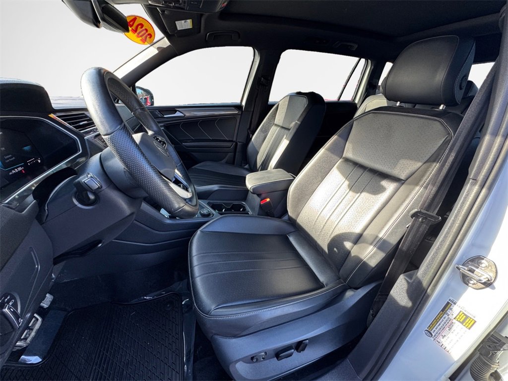 Used 2024 Volkswagen Tiguan SE R-Line image 26