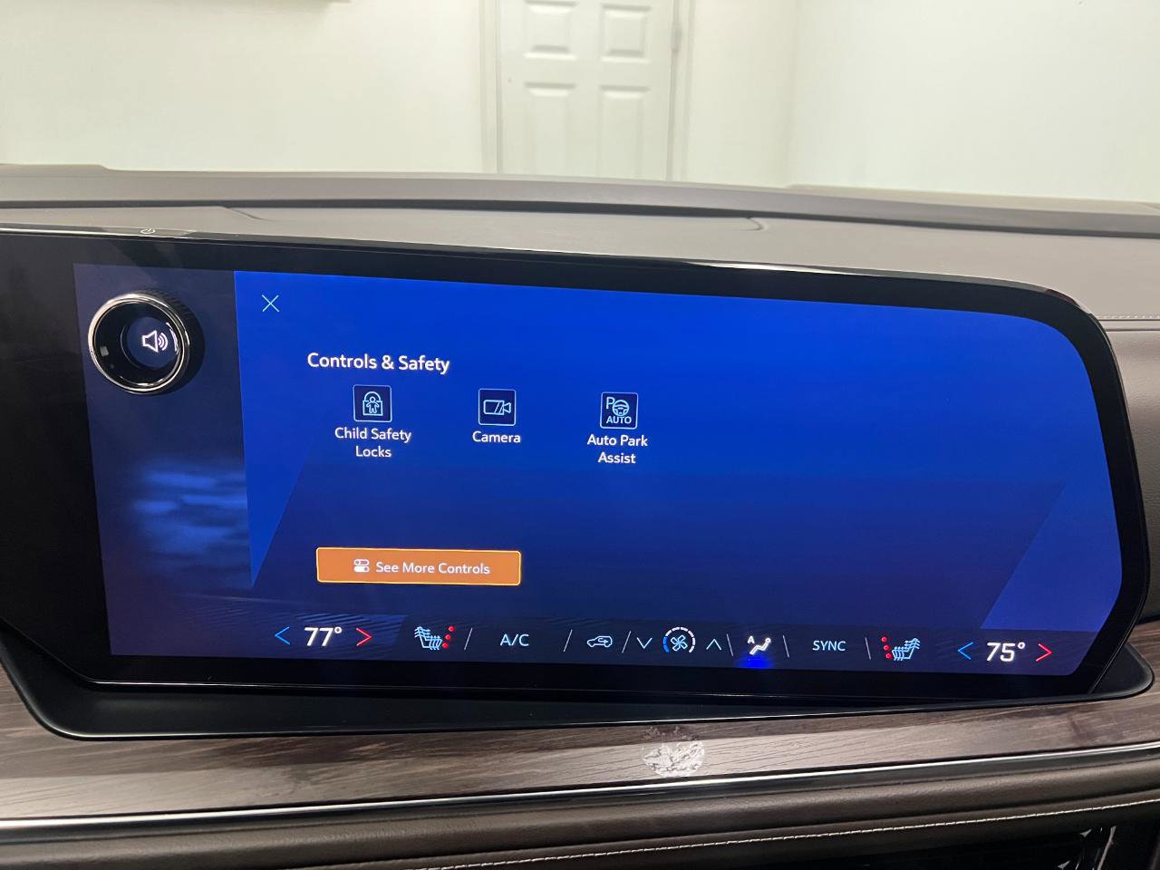 Used 2025 Chevrolet Suburban LT image 47