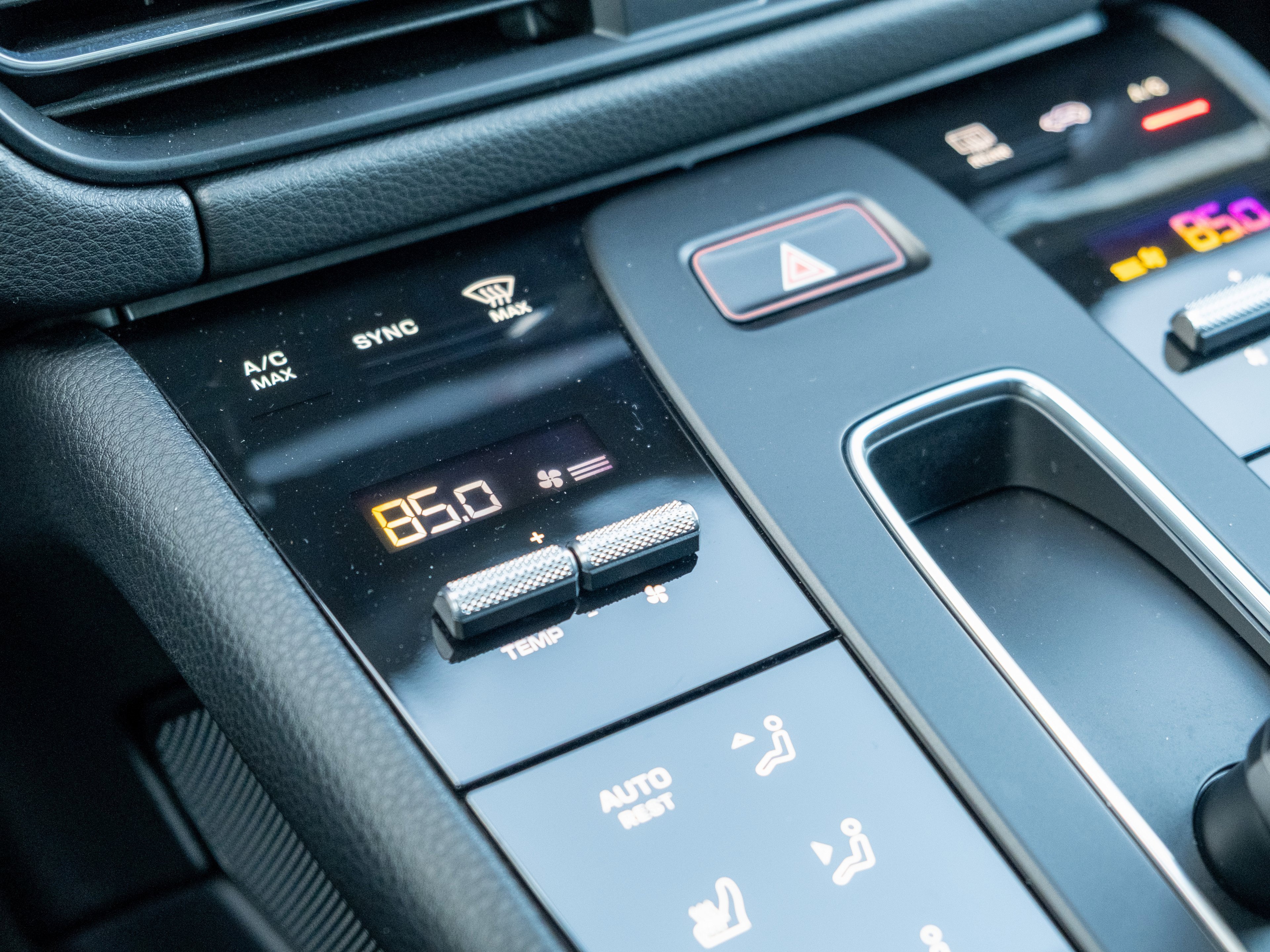 Certified 2025 Porsche Macan image 22