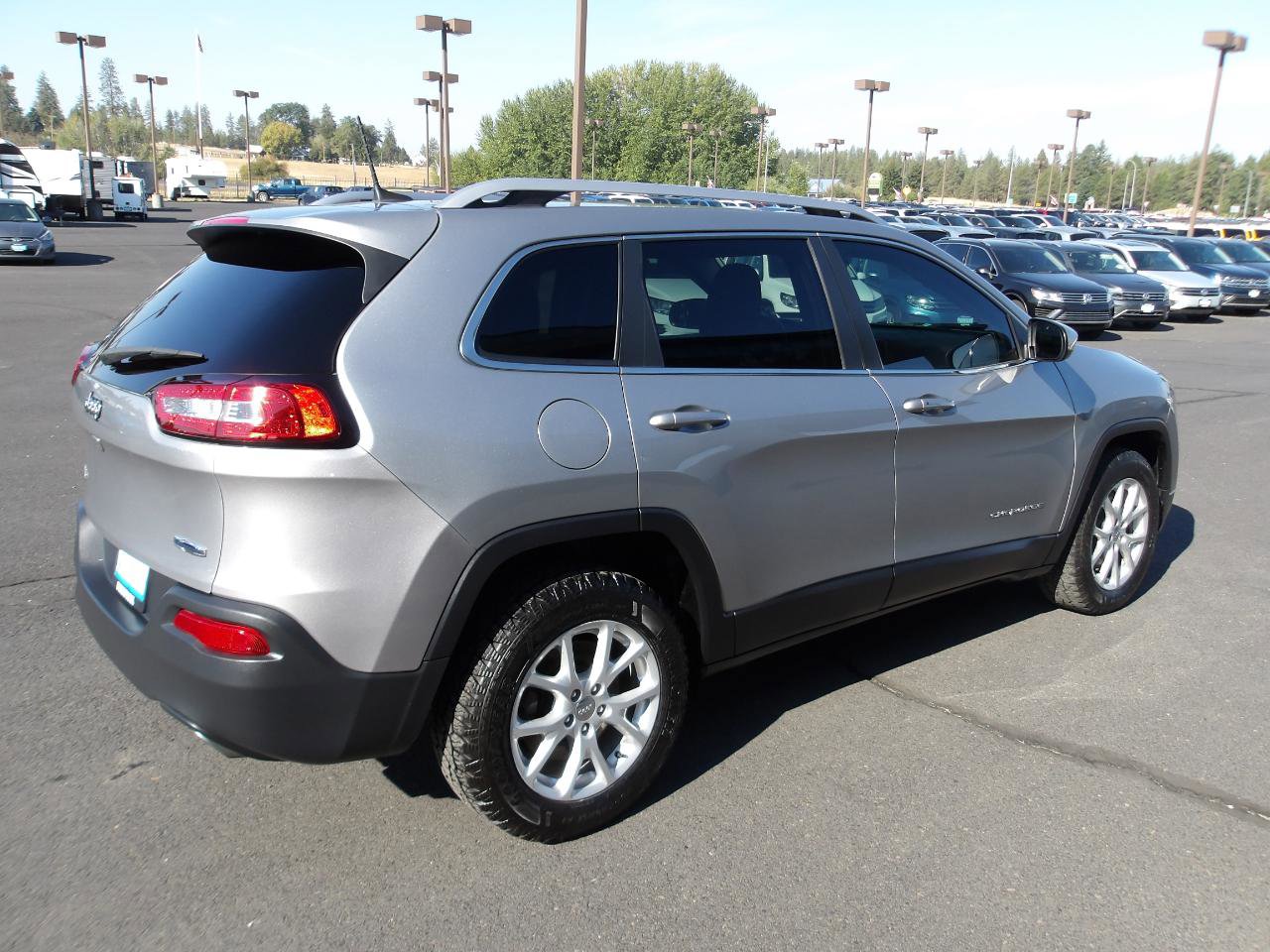 Used 2017 Jeep Cherokee Latitude w/ Comfort/Convenience Group image 5