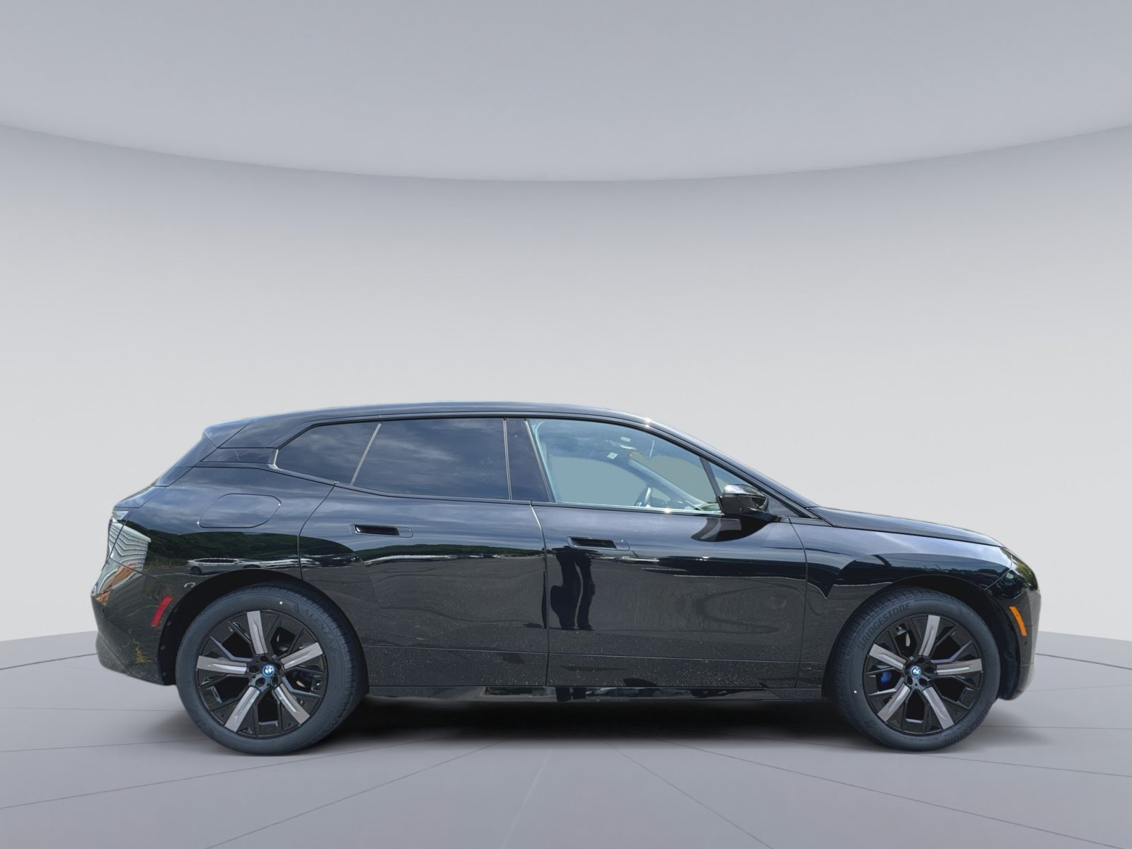 Used 2024 BMW iX xDrive50 w/ Premium Package AWD/4WD image 34