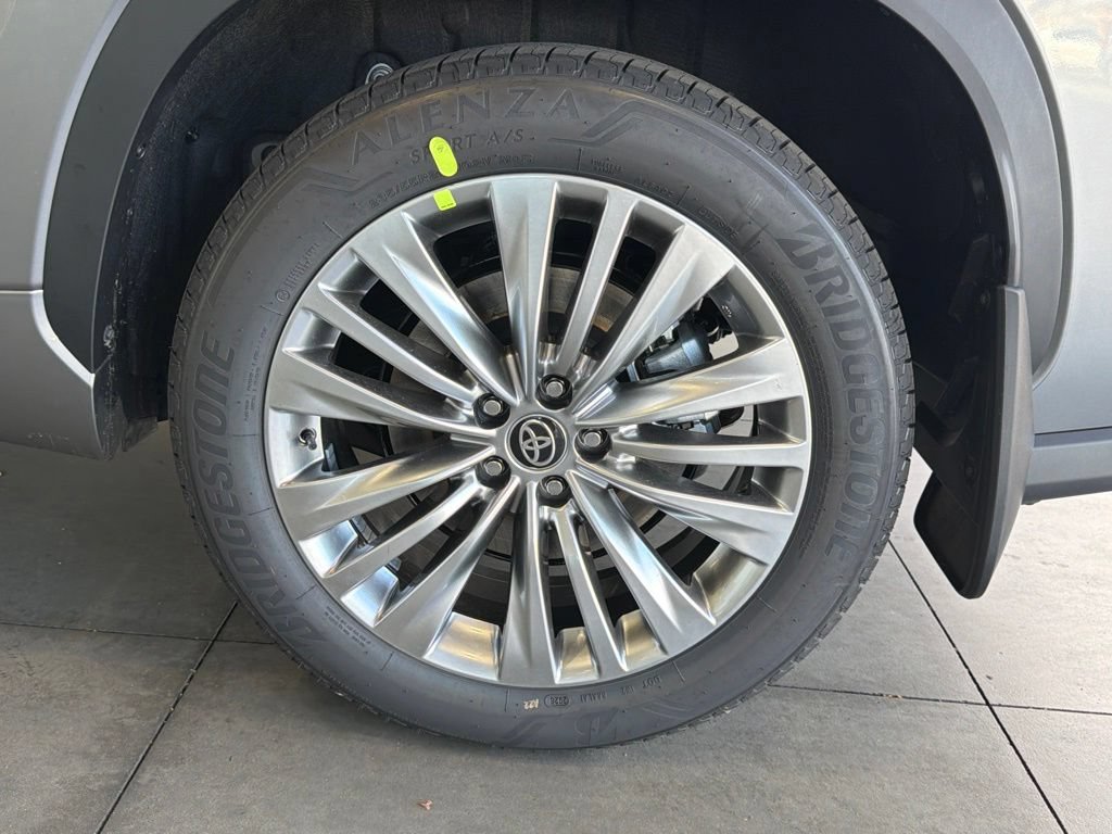 New 2026 Toyota Highlander Platinum AWD/4WD image 14